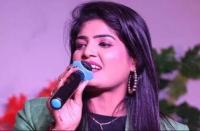 بھارتی گلوکارہ کو کنسرٹ کے دوران فائرنگ سے گولی لگ گئی