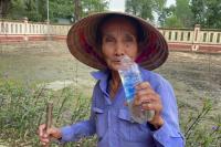 ویتنام کی 75 سالہ خاتون جو صرف پانی اور سافٹ ڈرنکس پر زندہ